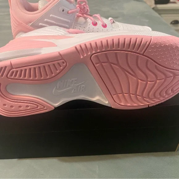 YOUTH BRAND NEW JORDAN MAX AURA 5, SIZE 7 YOUTH, 8.5 WOMENS! - Picture 3 of 7